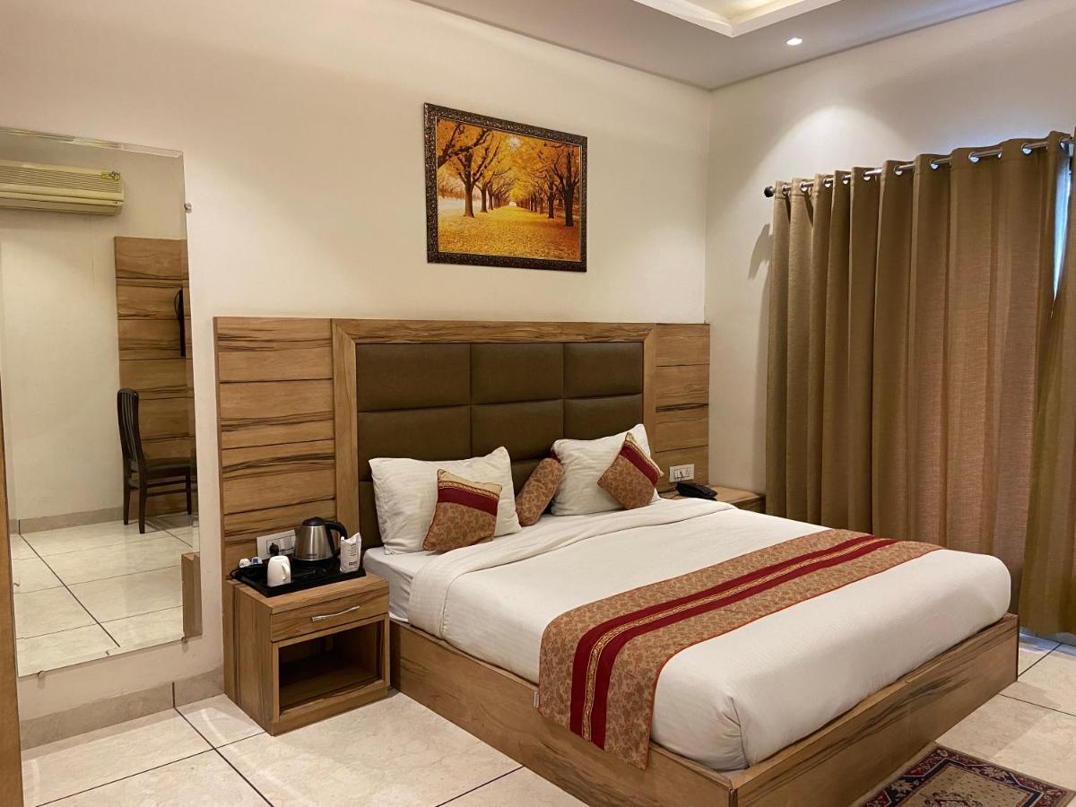 Hotel Exotic - 5 Min Walk From Golden Temple Amritsar Esterno foto