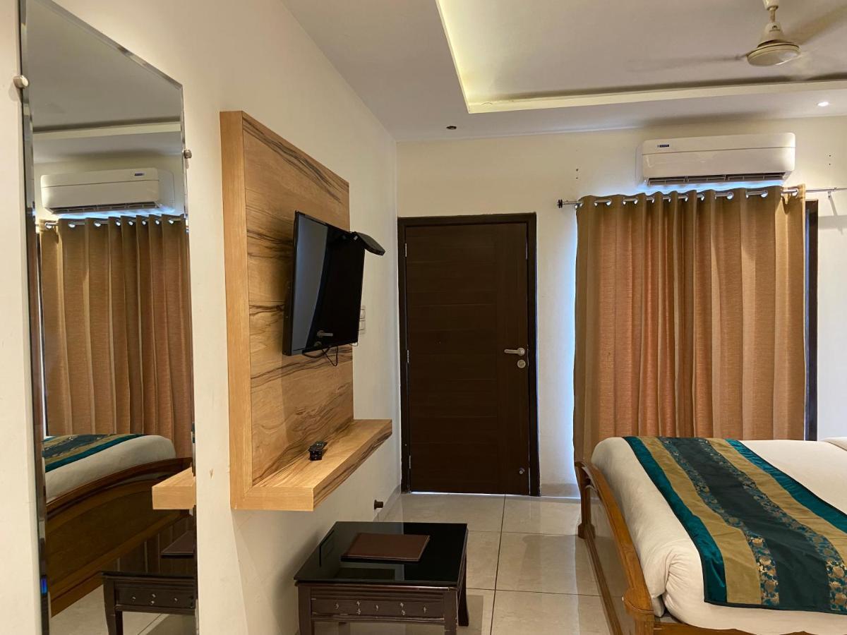 Hotel Exotic - 5 Min Walk From Golden Temple Amritsar Esterno foto